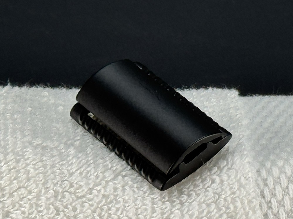 WCS Replacement DE Safety Razor Head, Closed Comb, Black