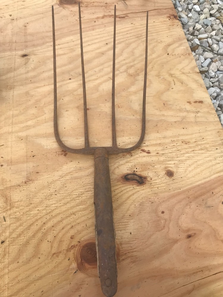 Fork Rake Head 4 Thines Rusty Rustic no handle Original Vintage Primitive Metal