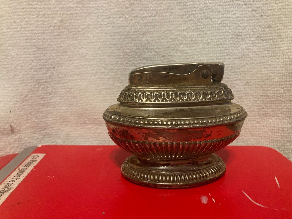 Vintage Ronson - Queen Anne - Silver Plated Table Lighter