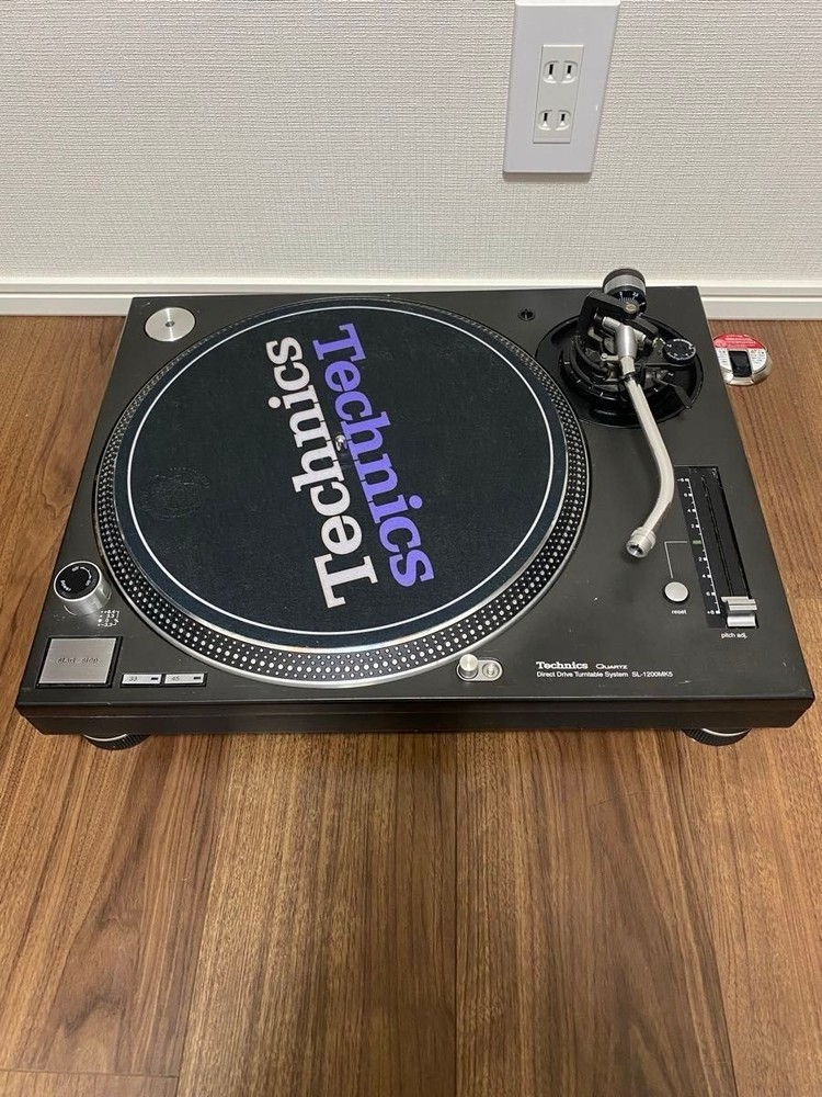 Technics SL1200MK5 2 Turntable with dust cover