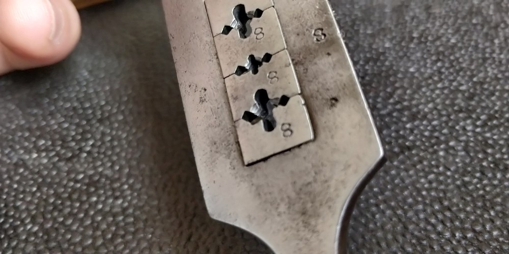 Antique S.W CARD Die Stock No. 00A ~ Threading tool Blacksmith use