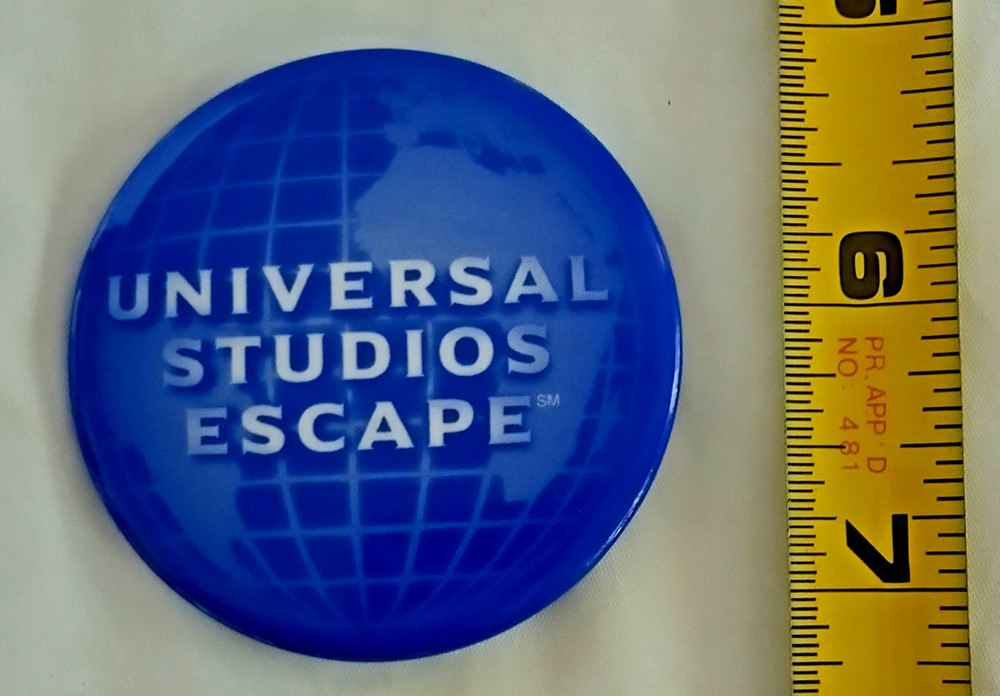 Vintage UNIVERSAL STUDIOS ESCAPE Button Pinback EUC CLOSED Rebranded