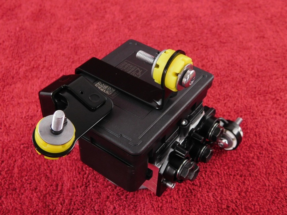 ABS Pump / Modulator / Control Unit *MINT! ~ Triumph Speed Triple 1200RR 1200RS
