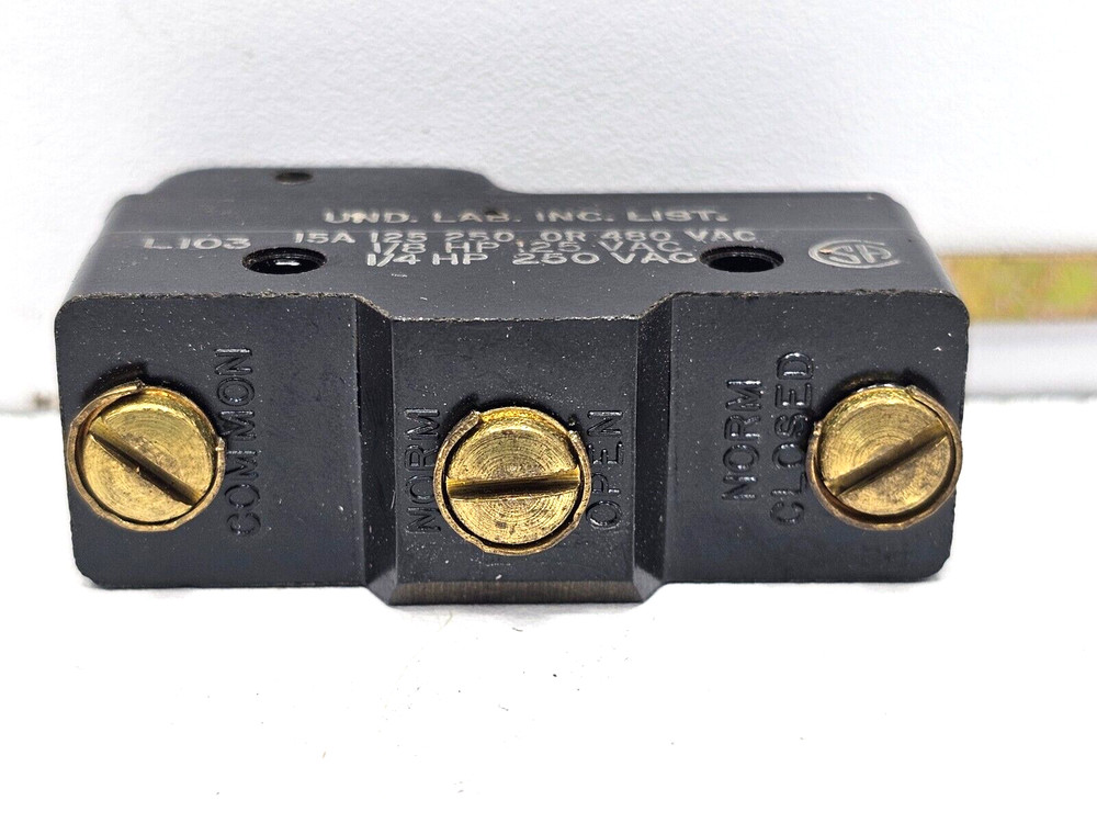 BZ-RW80-A2 MICRO SWITCH LOT OF 2