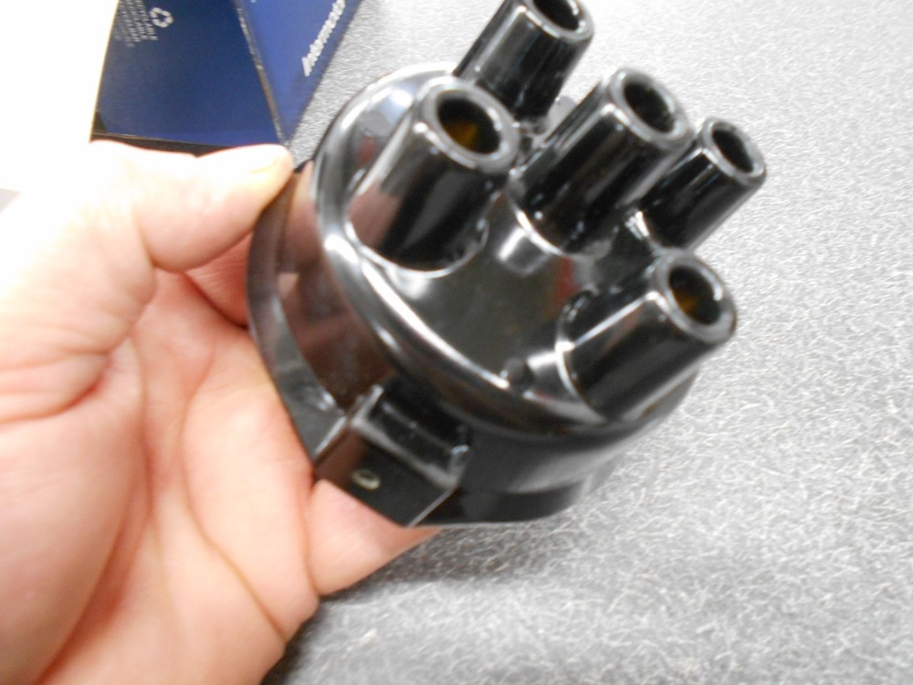 Standard DR405 Distributor Cap with Brass terminals, NOS!