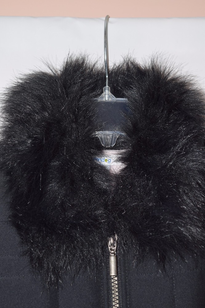 Black coat type vest padded for the winter