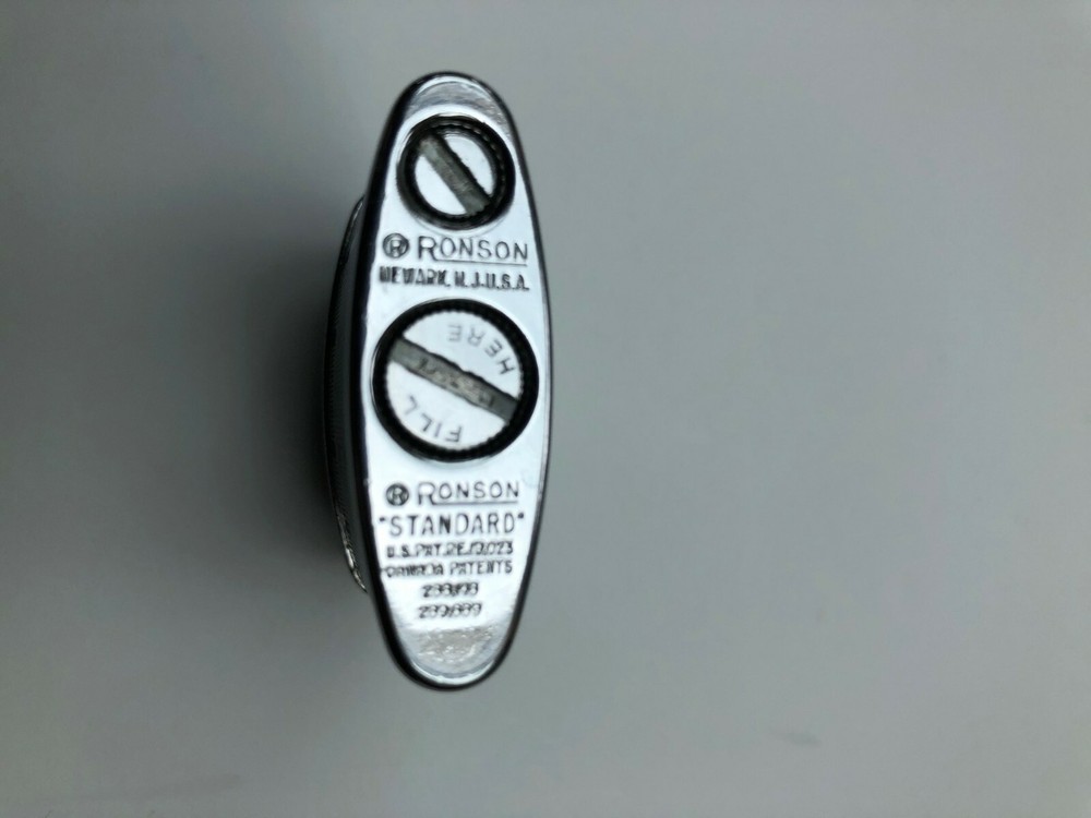 Vintage Ronson Standard Lighter With Pouch