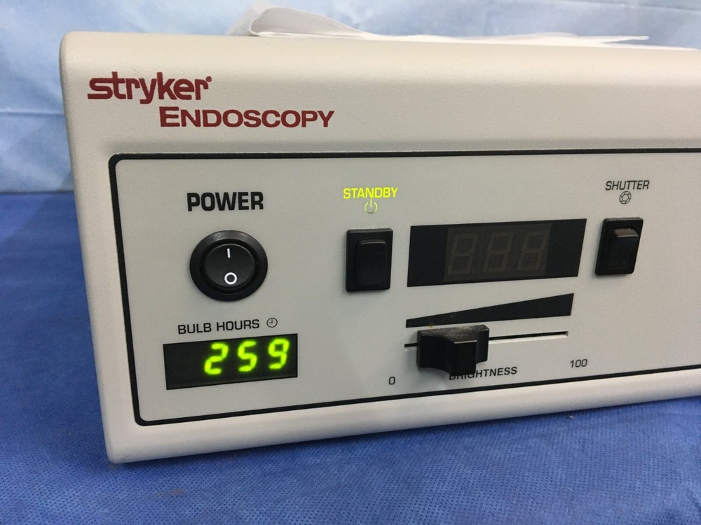 Stryker Endoscopy x6000 Light Source 220-185-000. Bulb Hours: 259