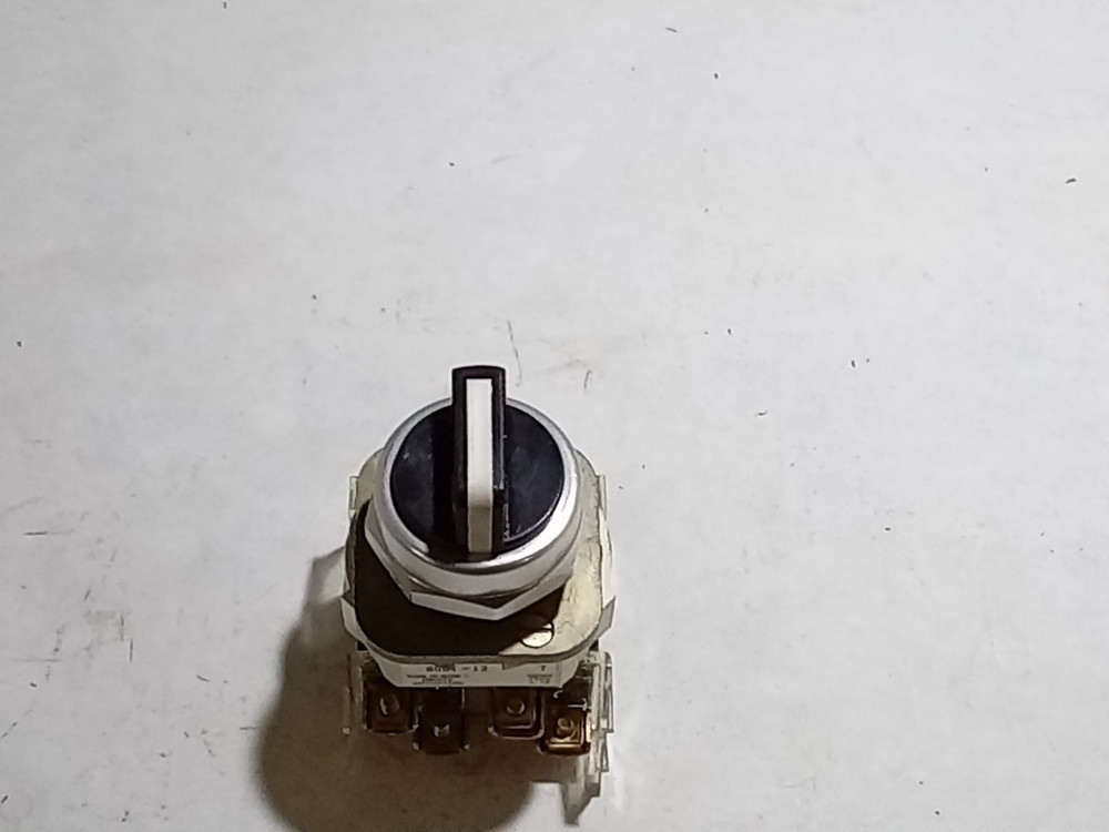 Allen Bradley 800T-J2 Selector Switch (M13B)