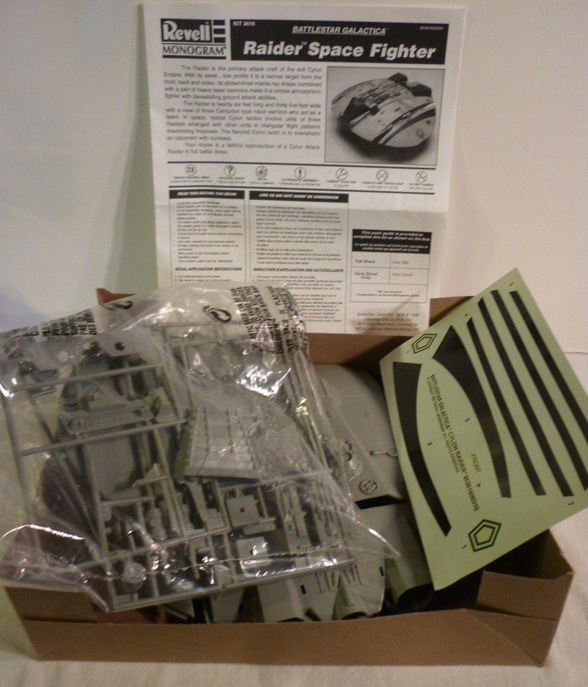 1997 BATTLESTAR GALACTICA CYLON RAIDER INTERCEPTOR