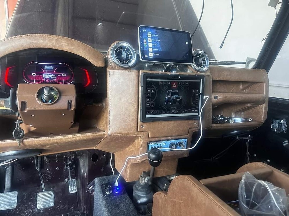 LAND ROVER DEFENDER DIGITAL DASHBOARD