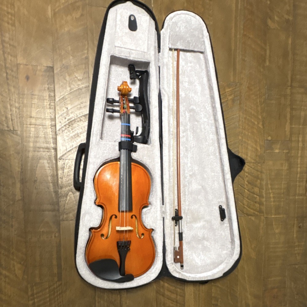 Functional Unmarked Full Size Violin W/ Chin rest