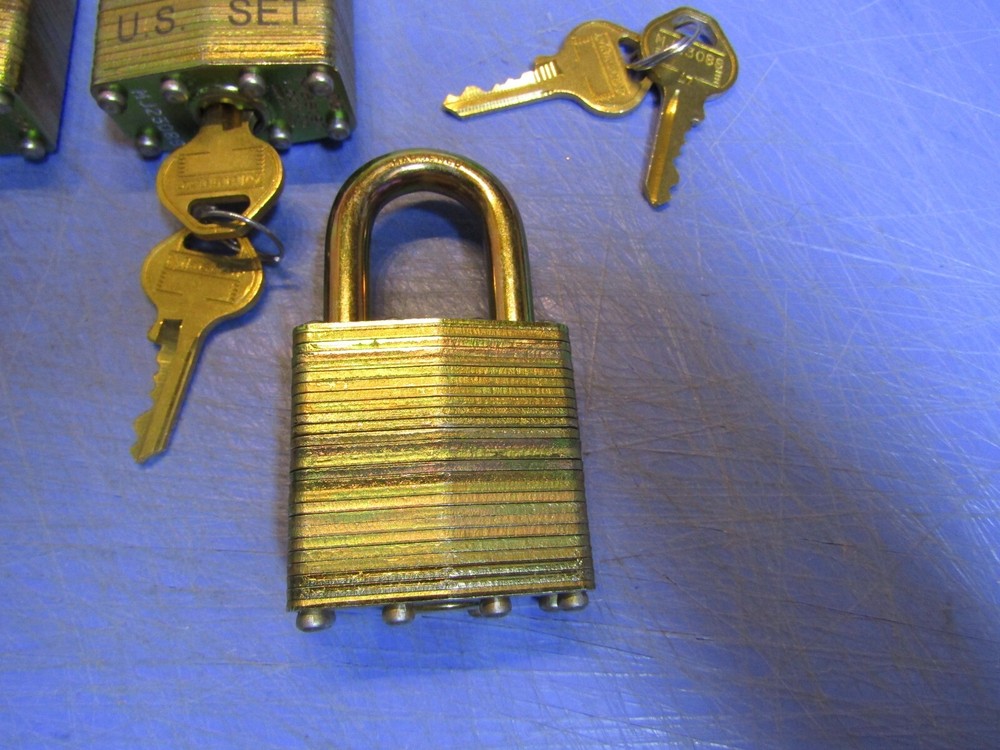 4 Master Lock DG Padlock US SET Keyed Different Hardened Key retained when open