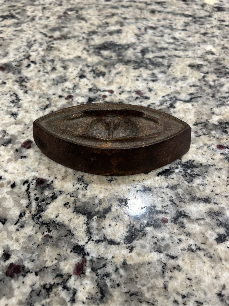 Vintage Cast Iron Sad Iron 4 1/2”Unbranded