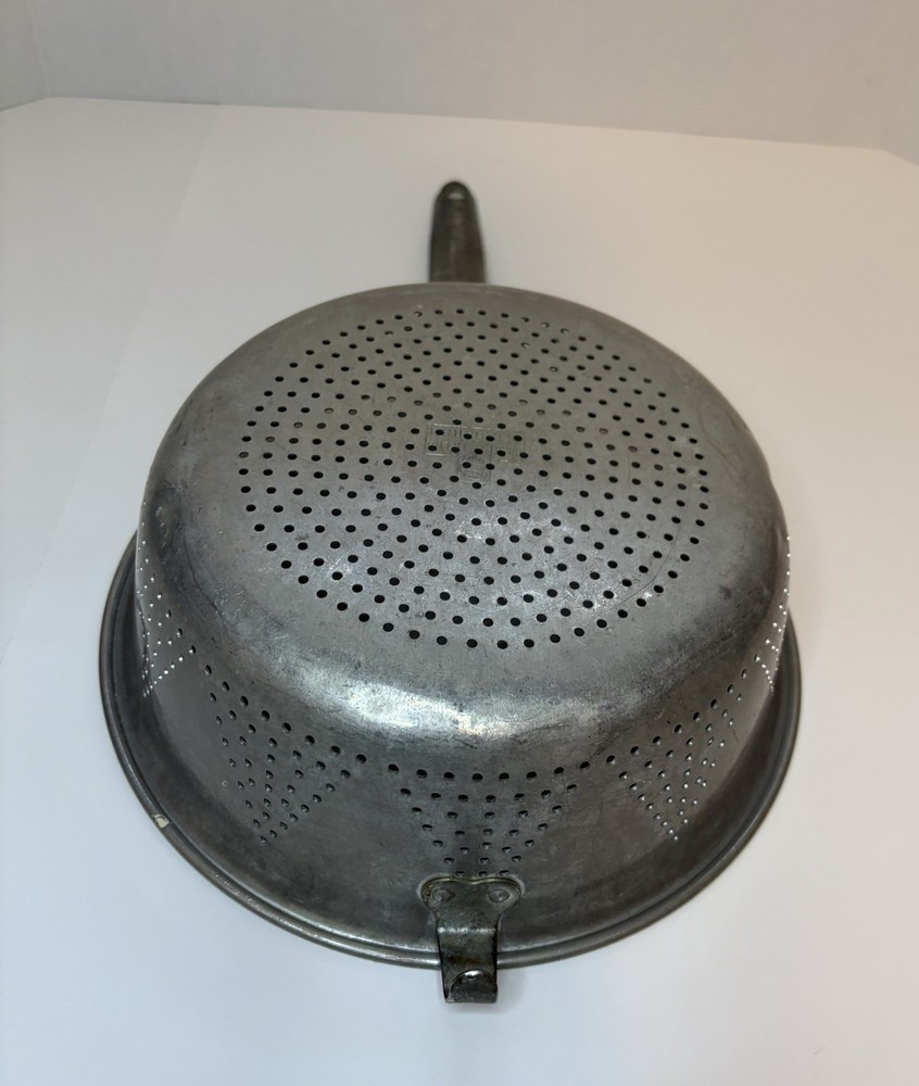Vintage Westbend Aluminum Strainer Colander with Handle & Hook 10" Diameter
