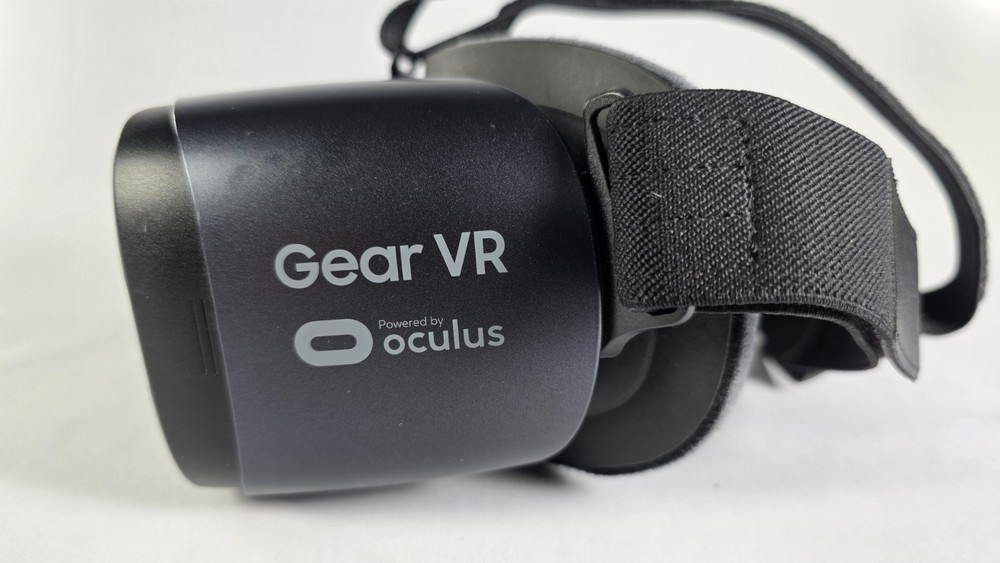 Samsung Gear VR with Controller SM-R324 Black