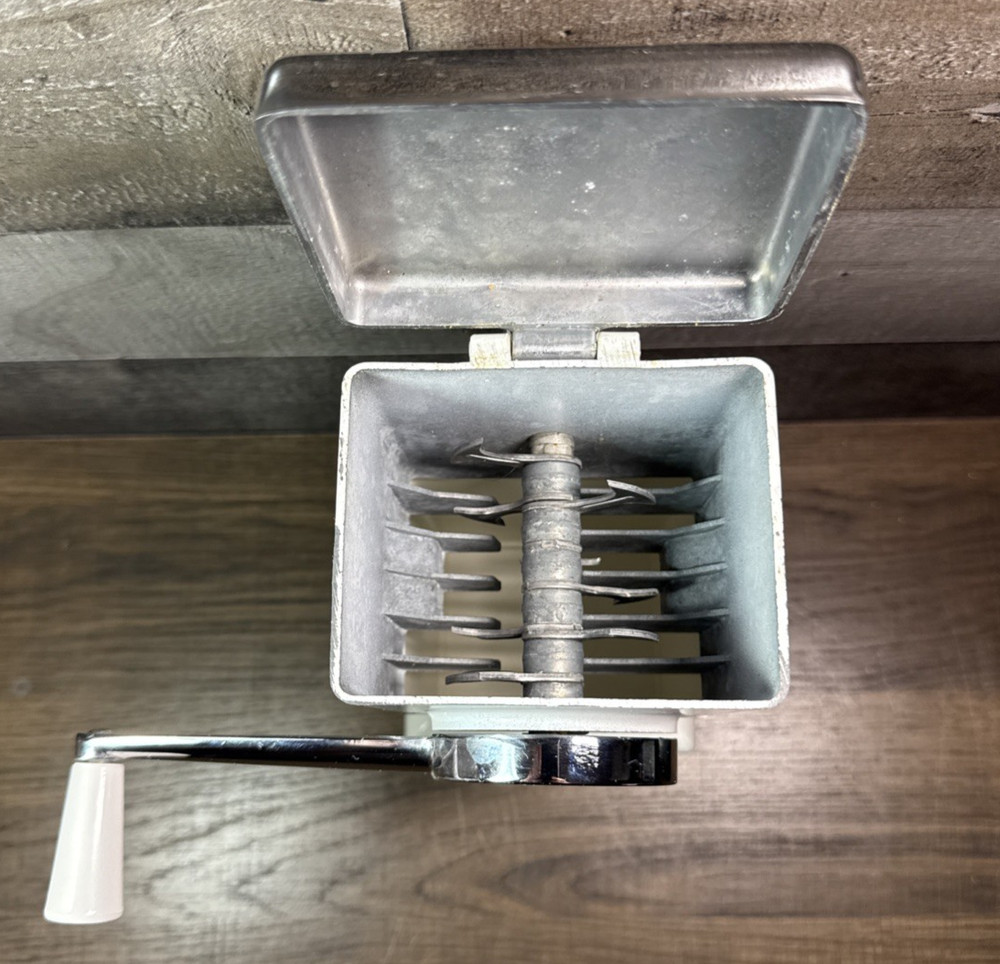 Ice-O-Mat / Ice Crusher / Vintage / Atomic White