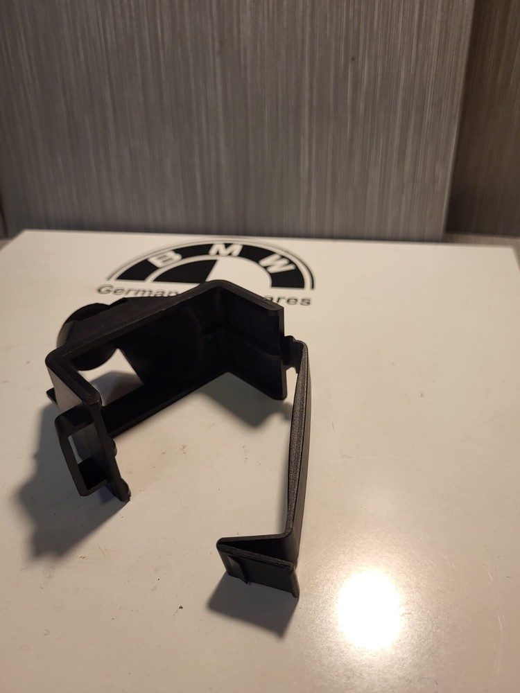 BMW E46 COUPE/SALOON HAZARD TRIANGLE RETAINING BRACKET/CLAMP