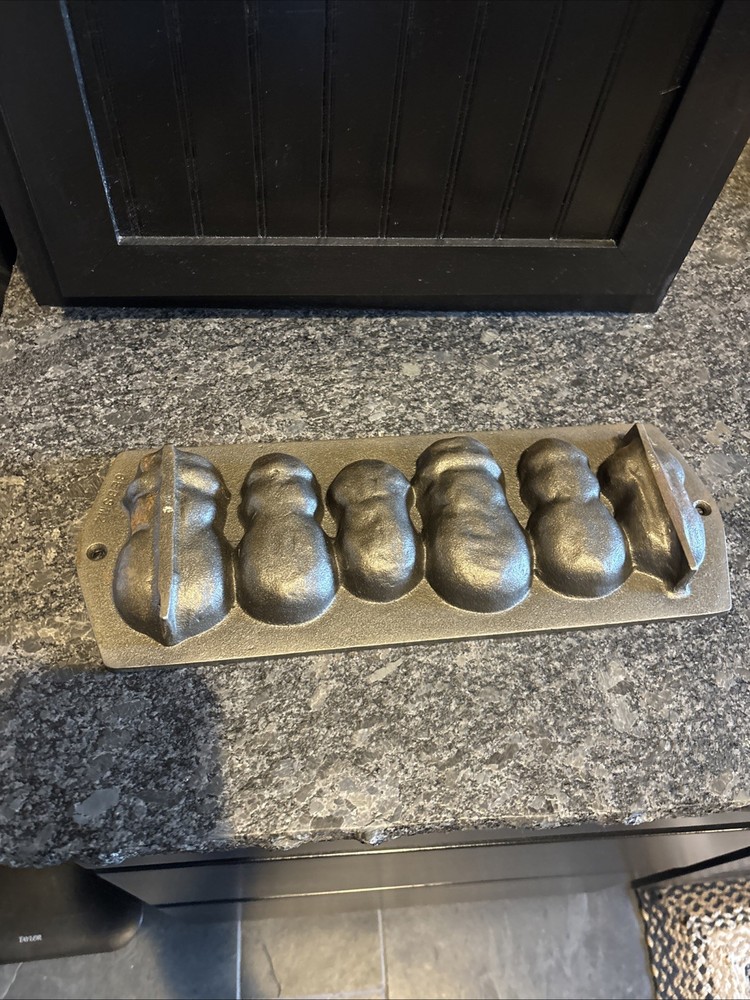 Cast Iron Snowmen Baking Pan