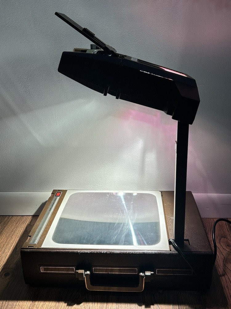 Vtg 3M Visual Systems 2000 AG Portable Overhead Transparency Projector WORKING