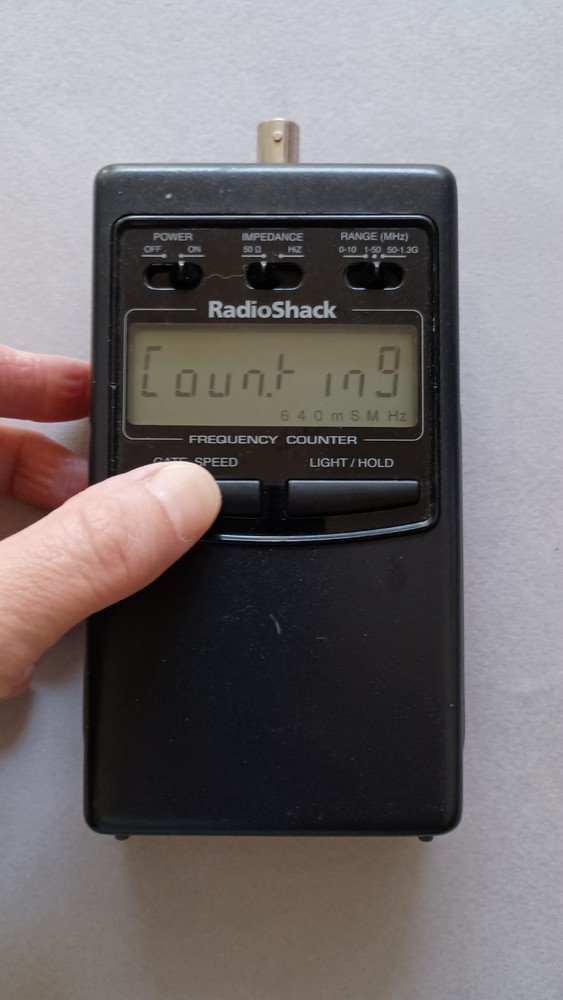 Radio Shack LCD RF Frequency Counter 22-306 (Powers up - Untested)