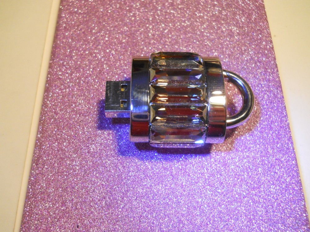 Swarovski® signed Active crystals Baguette 1GB USB 2.0 Memory Key Philips Lock