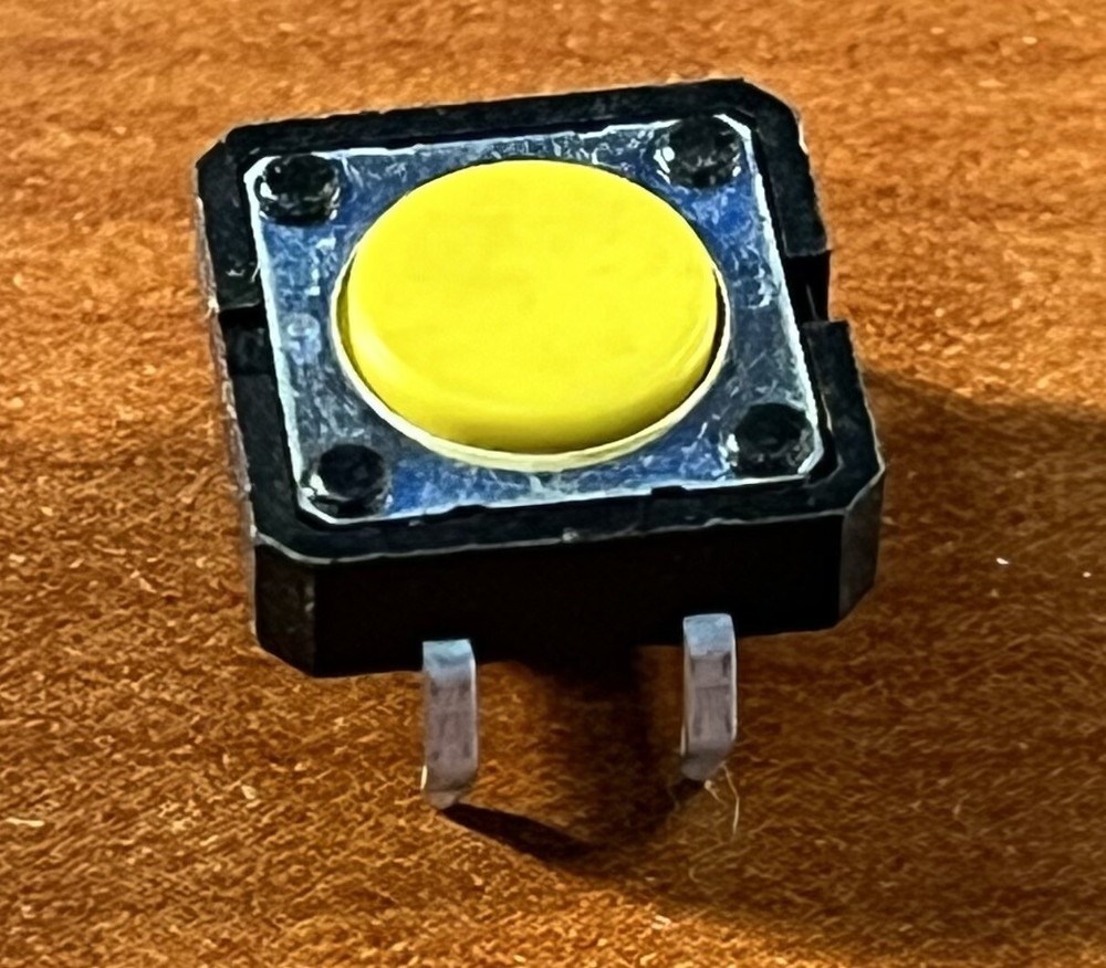 Cobra 2000GTL Frequency/Clock pushbutton switches