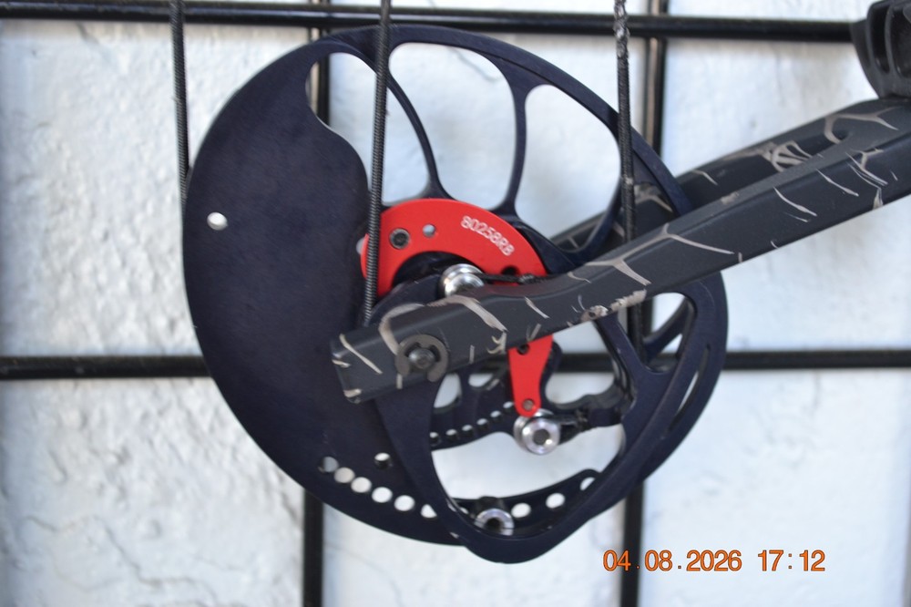 PSE Stinger 3G Compound Bow, Skull Works Camo, great shape