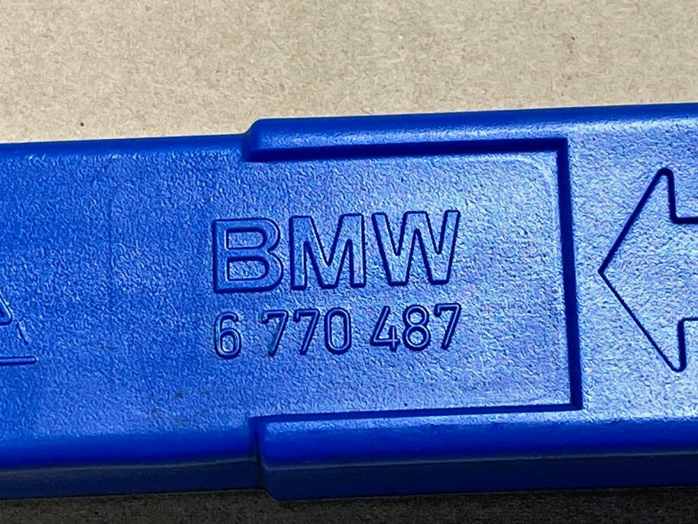 2006-2013 BMW 3 SERIES E90 E91 HAZARD WARNING TRIANGLE