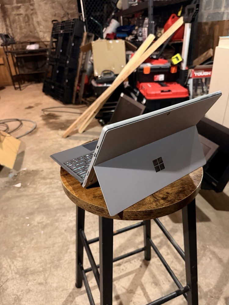 Microsoft Surface Pro 7 – Clean Condition with changer and pen