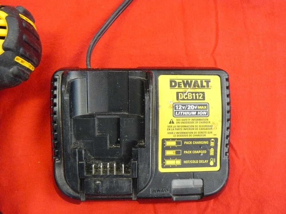 DEWALT DRILL/IMPACT SET IN BAG