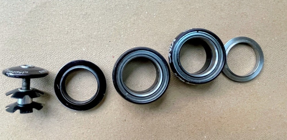 Chris King "NoThreadSet" 1 1/8 Headset (Black)