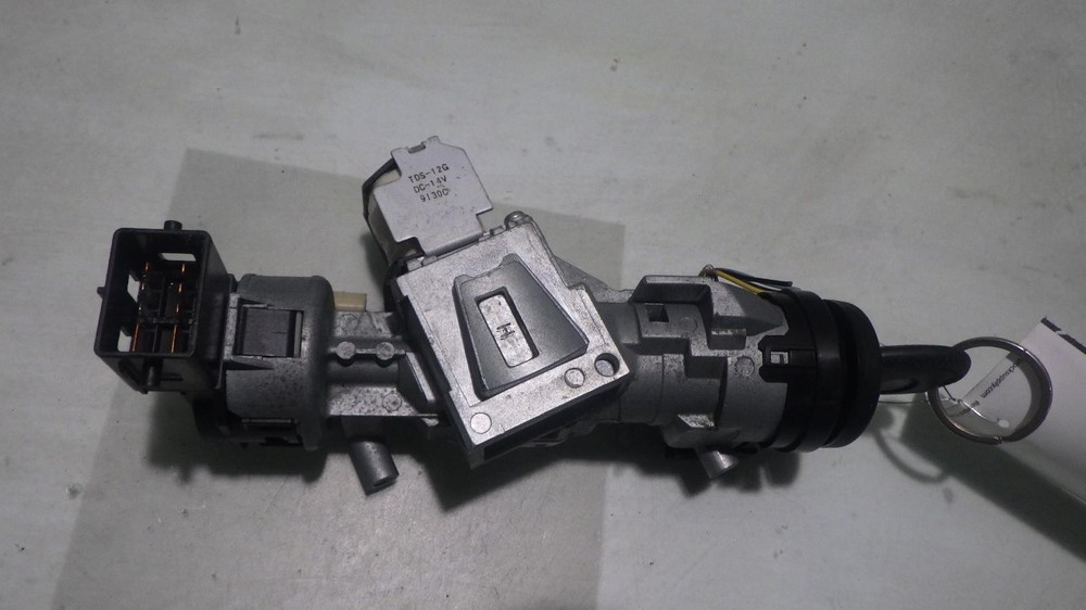 10 MAZDA 3 Ignition W/Key