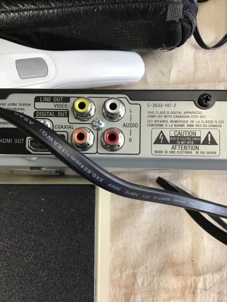 Sony DVPSR510H DVD Player w/remote