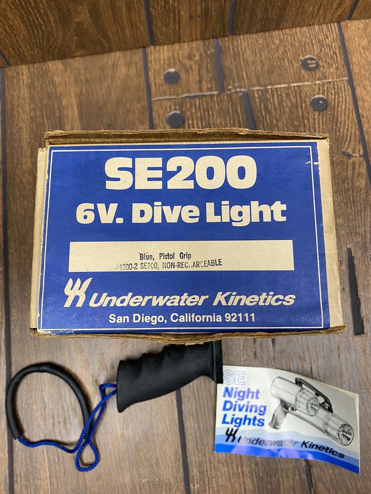 Underwater Kinetics SE200 Waterproof Scuba Dive Light Uses 6 Volt Lantern Batter