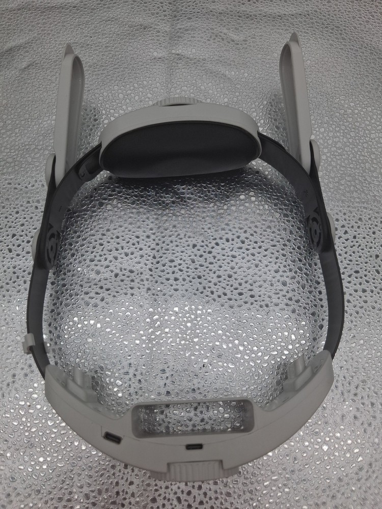 Meta Quest MQ2000 Headstrap W 2 USB C Ports