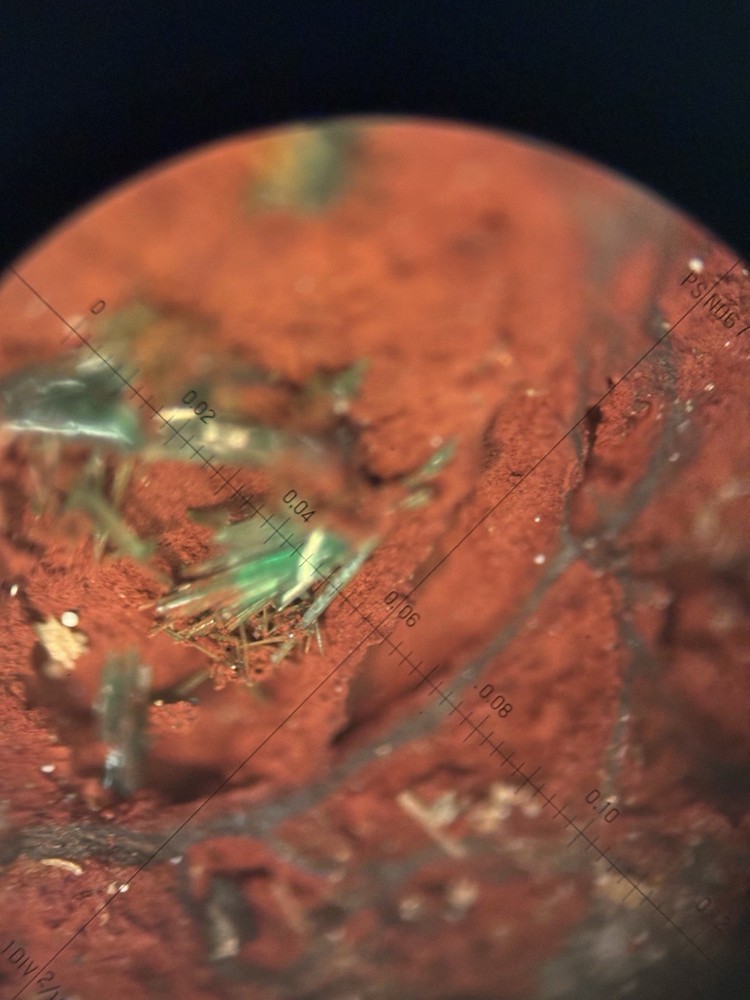 highly mineralized gold ore on quartz