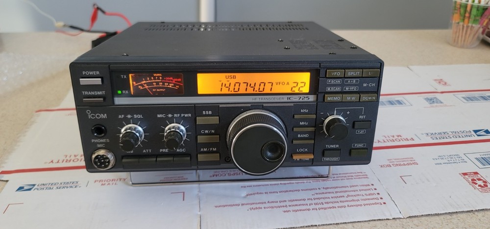 ICOM IC 725 HF TRANSCEIVER W/ AM FM BOARD