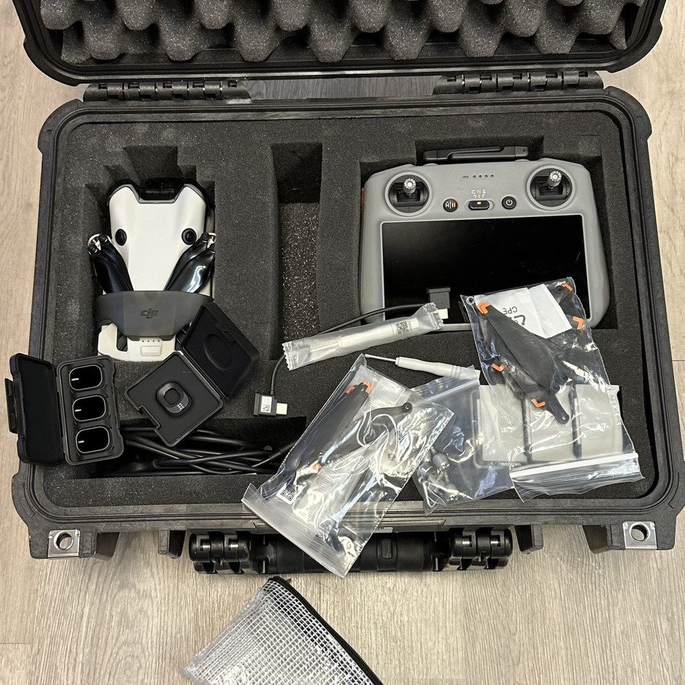 DJI Mini 4 Pro Drone Fly More Bundle with RC 2 Controller Screen Kit (PAP007755)