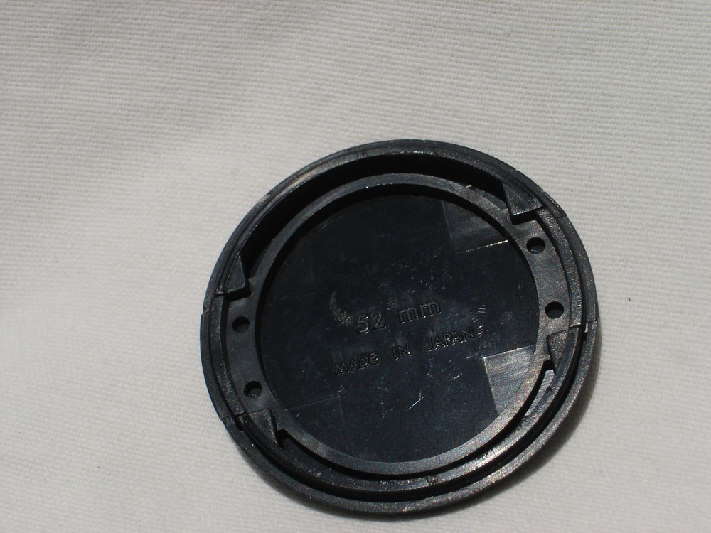 QUANTARAY 52mm plastic front lens cap Japan (model #2) #00349