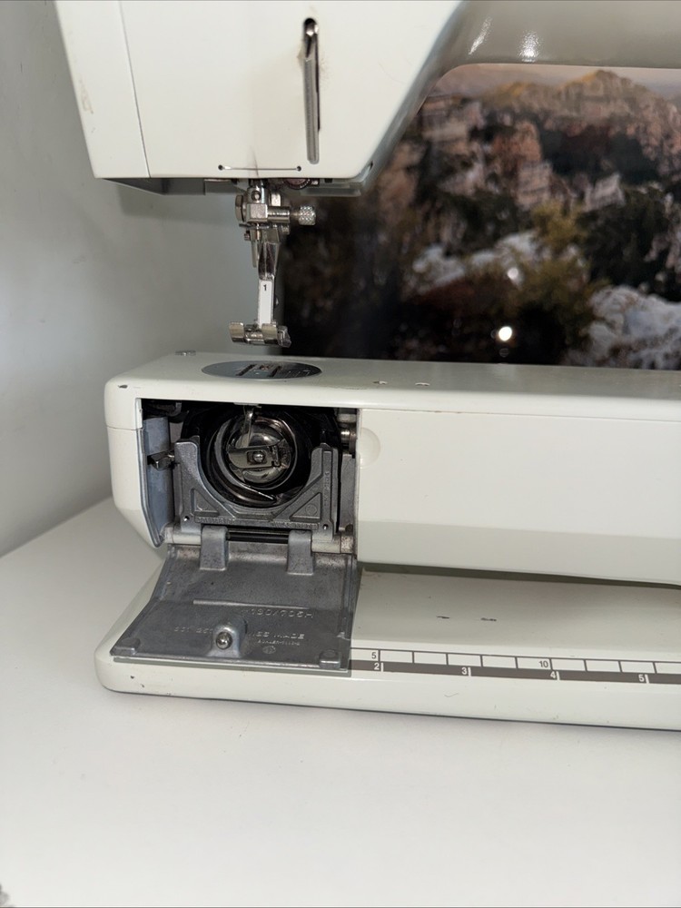 BERNINA Record 930 Electronic Sewing Machine