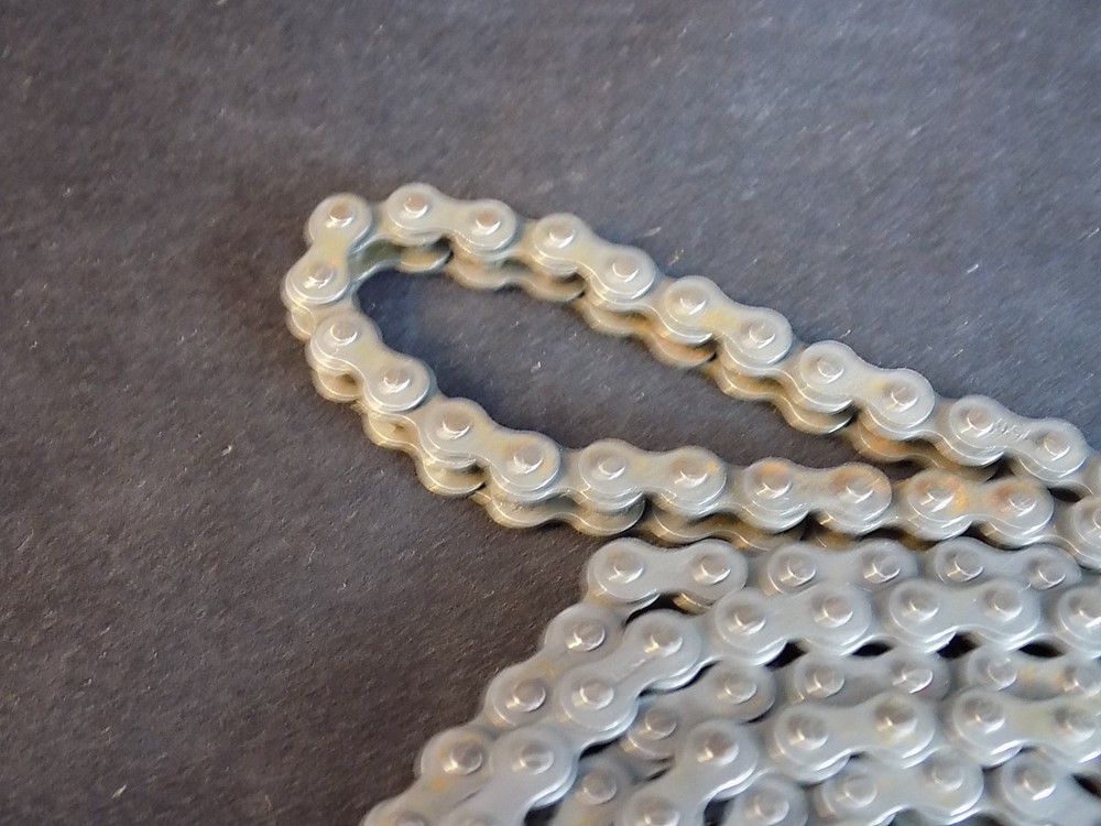 27 inch ROLLER DRIVE CHAIN 1/4" pitch 1/8 " roller diameter 1/8" Inside width