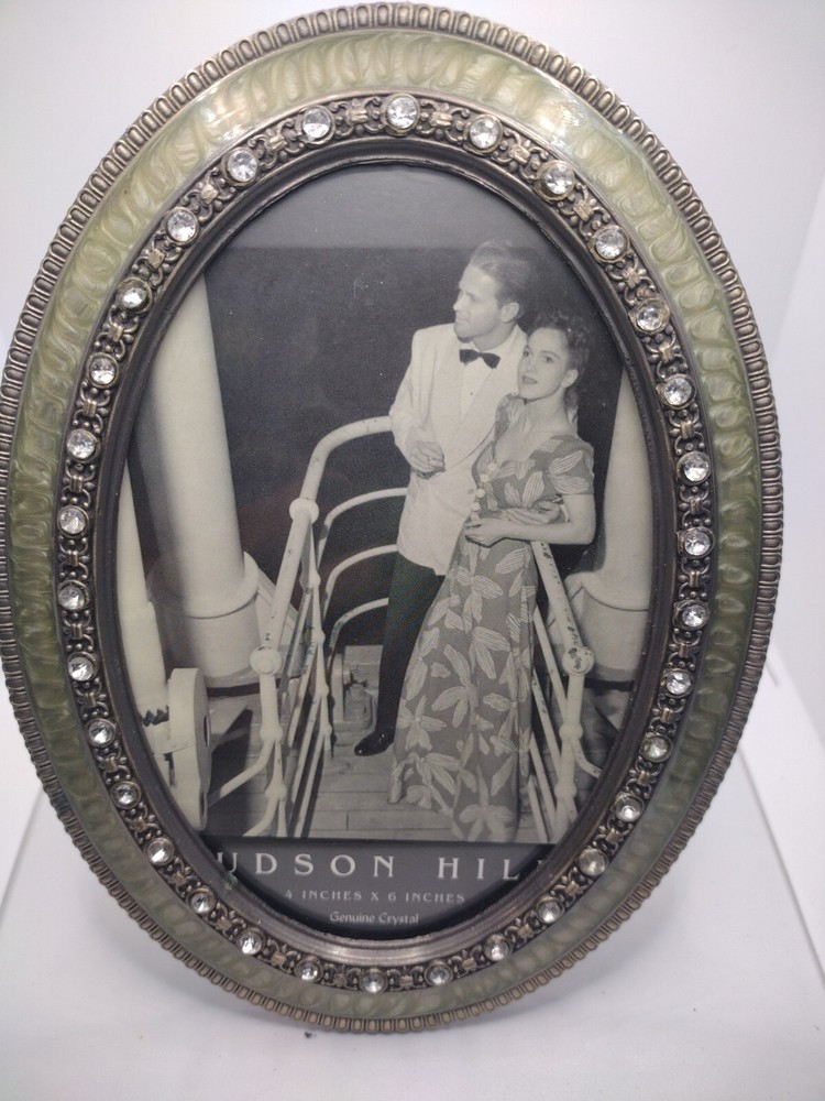 Hudson Hill Oval Picture Frame