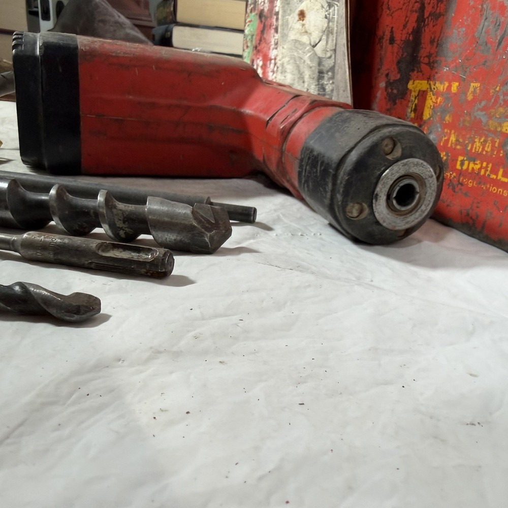 HILTI HAMMER DRILL MODEL TE 12 W/ HARD CARRYING CASE AND DRILL BITS Working