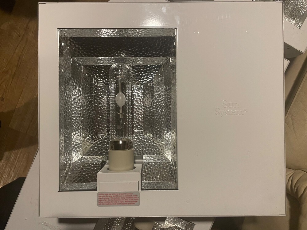 SUN SYSTEM LEC 315 LEC GROW LIGHT -used
