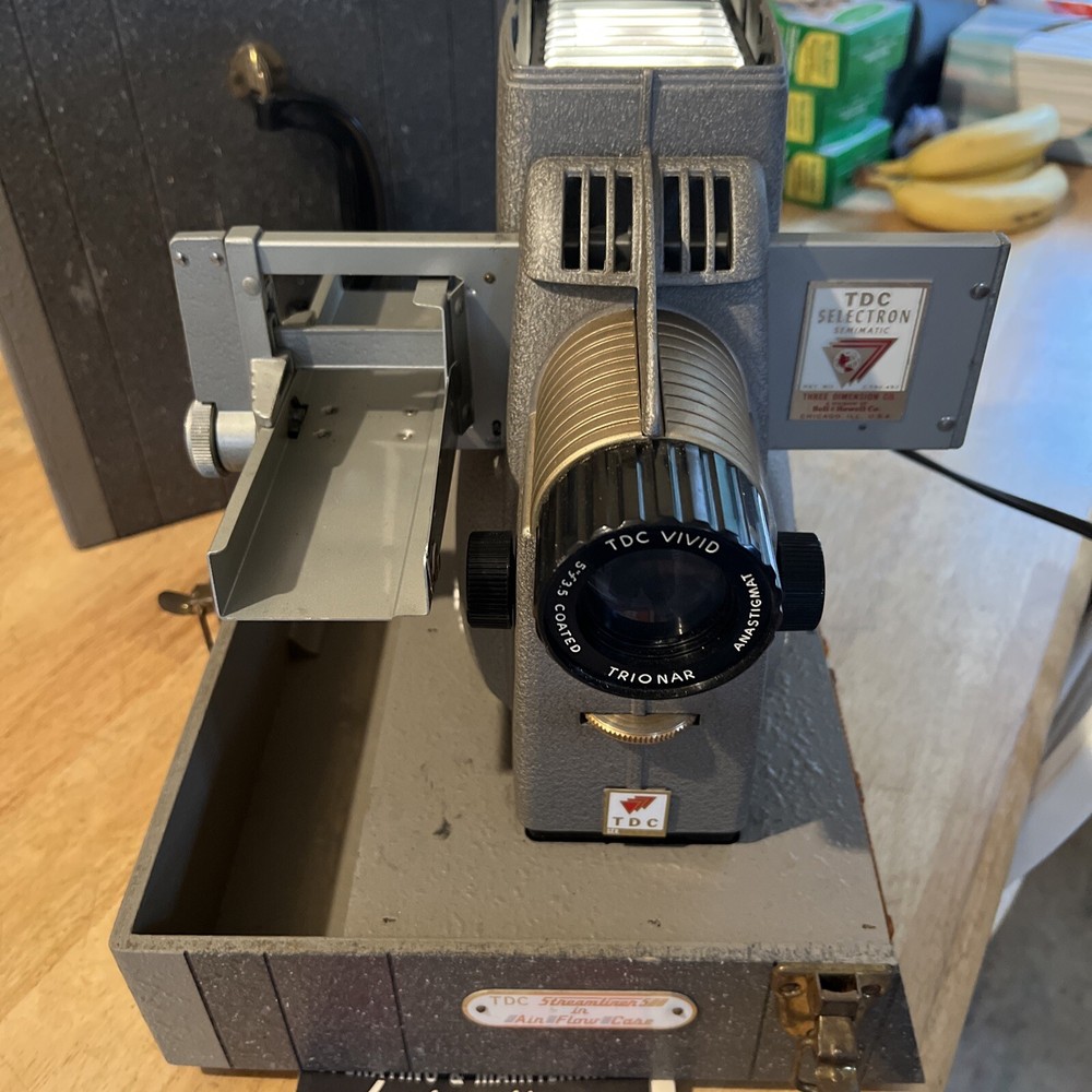 TDC SELECTRON SEMIMATIC HEADLINER 303 WITH CASE PROJECTOR with Instructions