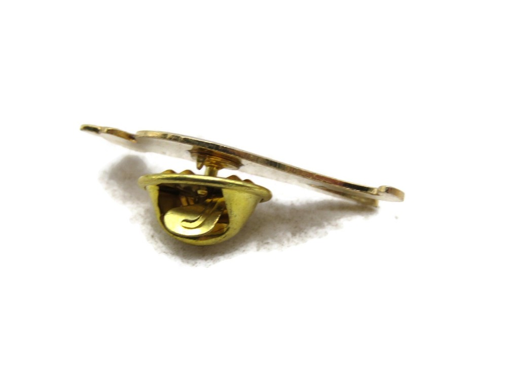 Geometric Patterned Kangaroo Pin Gold Tone