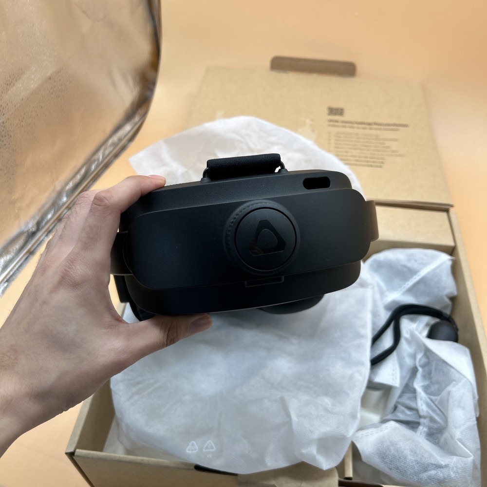 HTC Vive Focus Vision Mixed Reality and PC VR Headset + Controllers