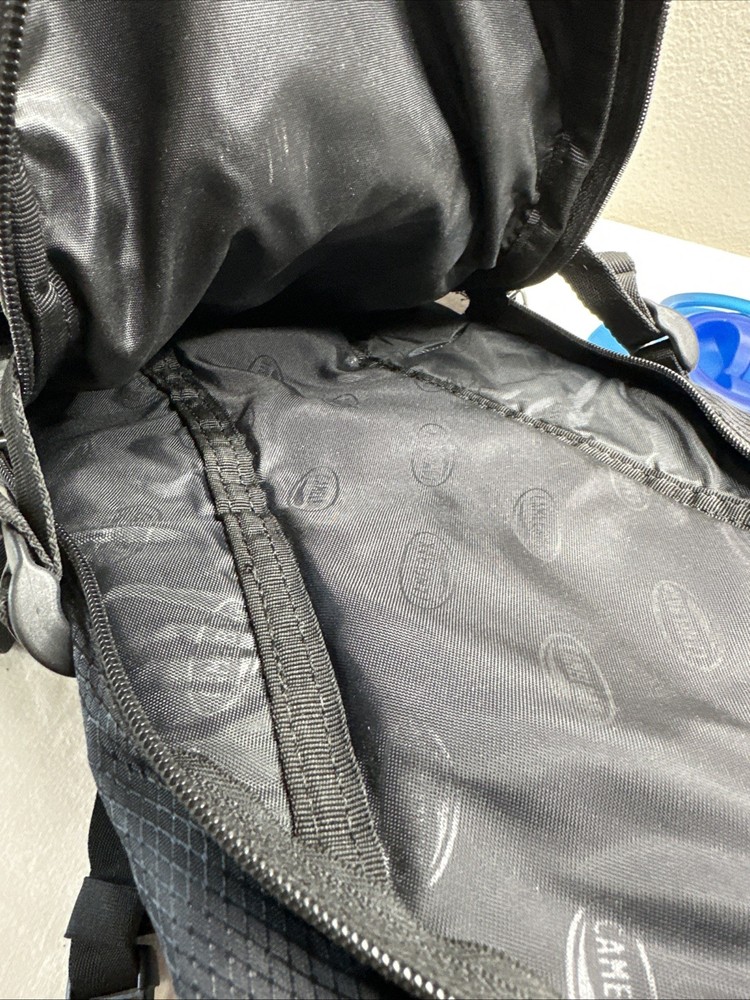 Camelbak M.U.L.E Hydration Backpack Black grey with bladder