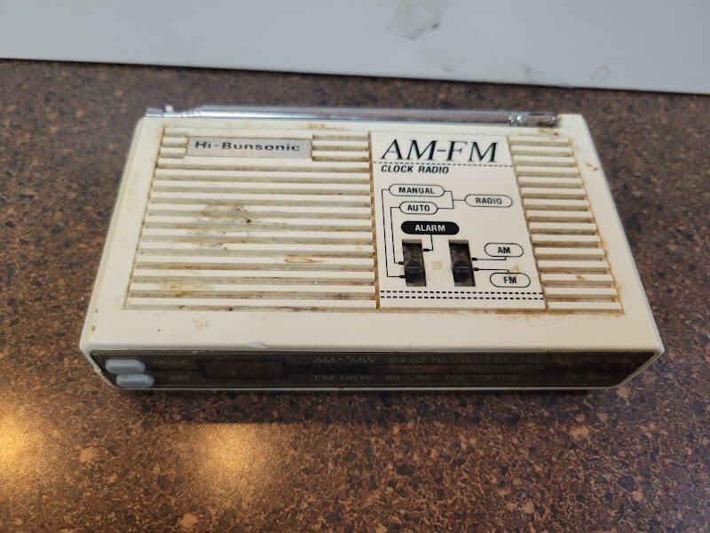 Hi-Bunsonic AM-FM Clock Radio, Works Great